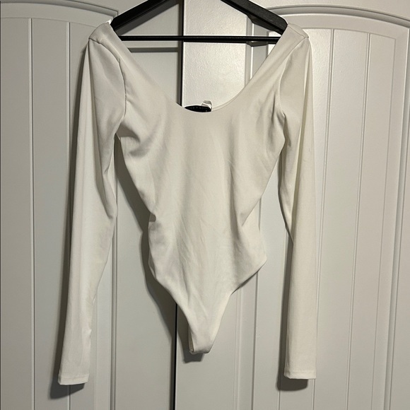 Alice + Olivia Classic White Long Sleeve Bodysuit - Picture 1 of 4